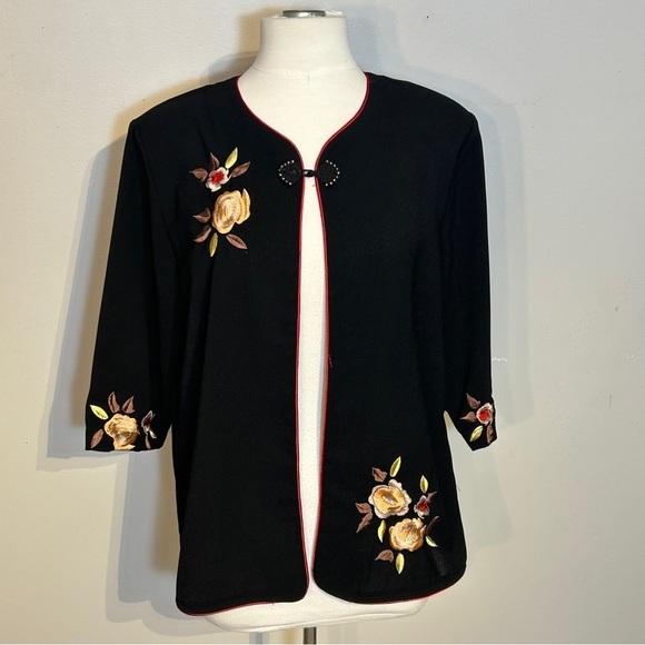 Jackets & Blazers - Black Flowered Jacket Vintage Size L/Xl